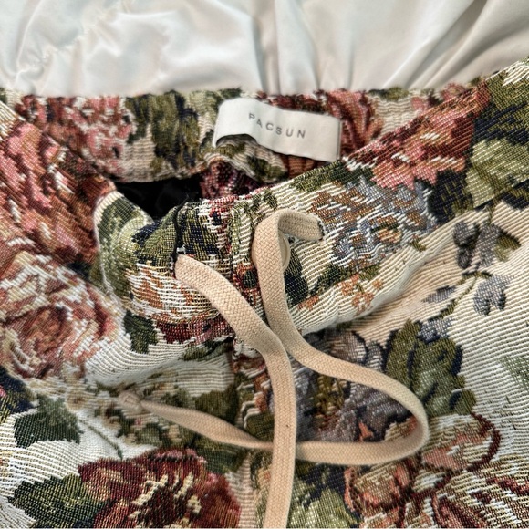 PacSun Floral Capris with Drawstring - Picture 1 of 8